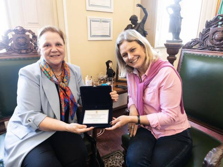 Prefeita de Pelotas recebe consulesa do Uruguai e celebra 19 anos de irmandade com Colônia do Sacramento