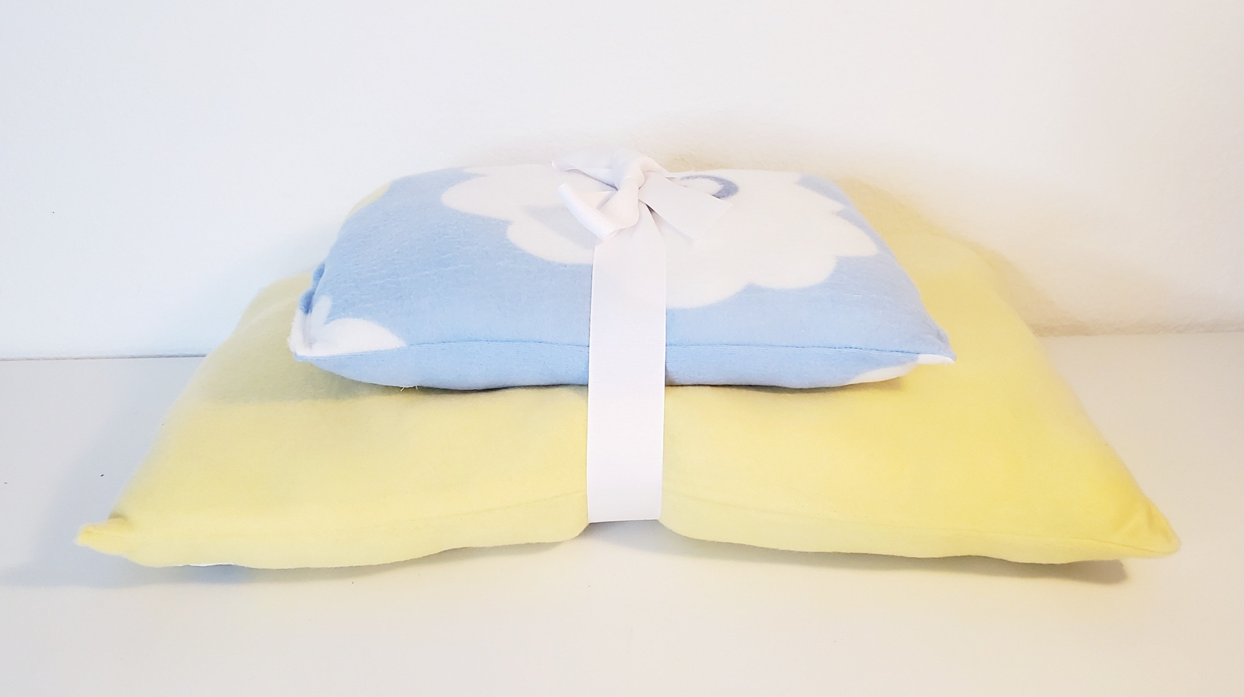 yellow pillow set