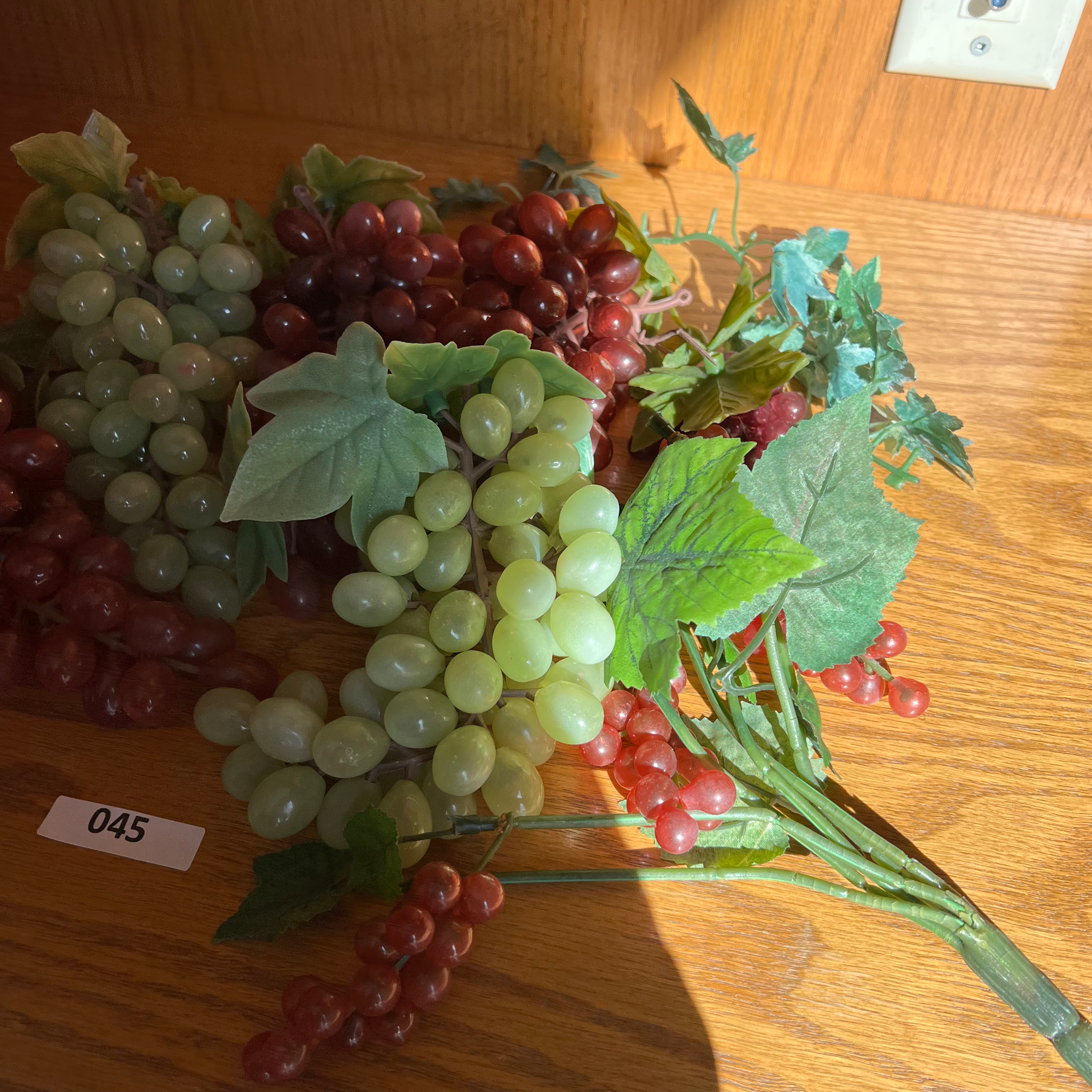 EM - 045 - Faux Plastic Grapes