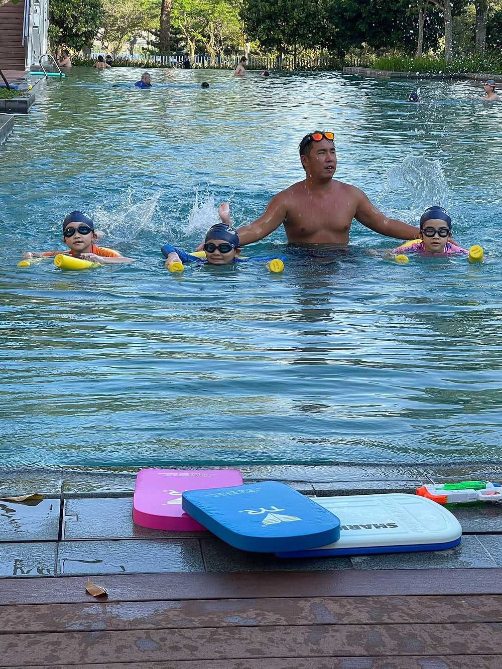 Kids group swimming classes