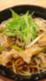 温かい肉そば