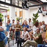 Les gens d'affaires applaudissent