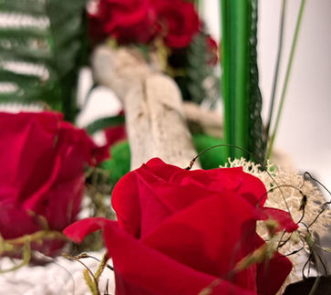 saint valentin, cadeau, rose stabilisée, créations exclusives, bois, supports, décoration, durable, naturel, rouge, noir, blanc, luxe
