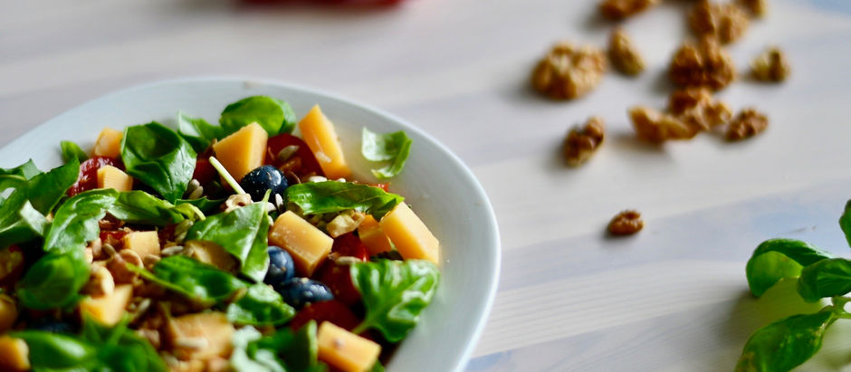 Salade met kaas en noten