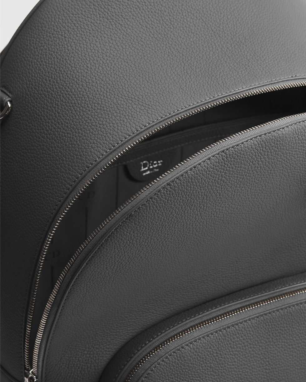 Thumbnail: Dior CD Icon zipped backpack in grey matte grained calfskin – view 4
