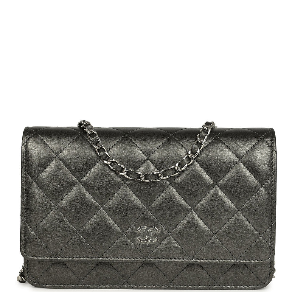 Front view of the wallet on chain in metallic grey quilted lambskin leather