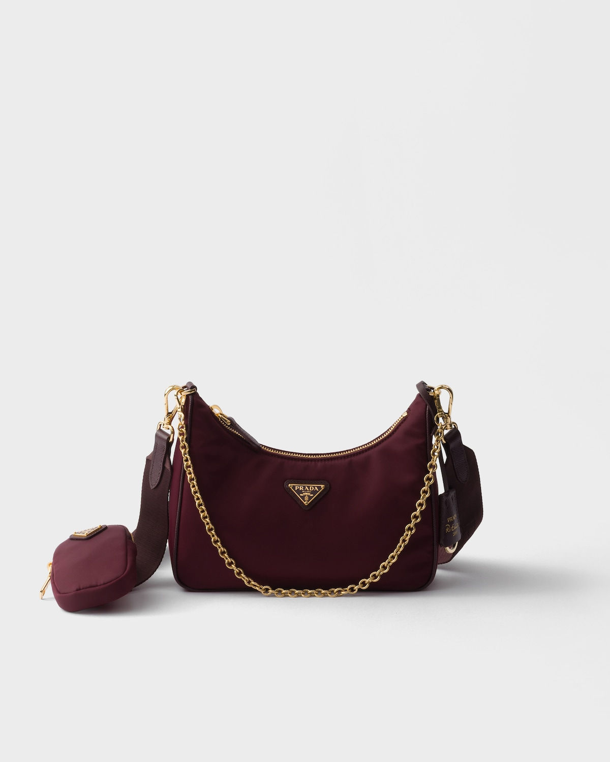 Prada Re-Edition 2005 shoulder bag in burgundy Re-Nylon – front view