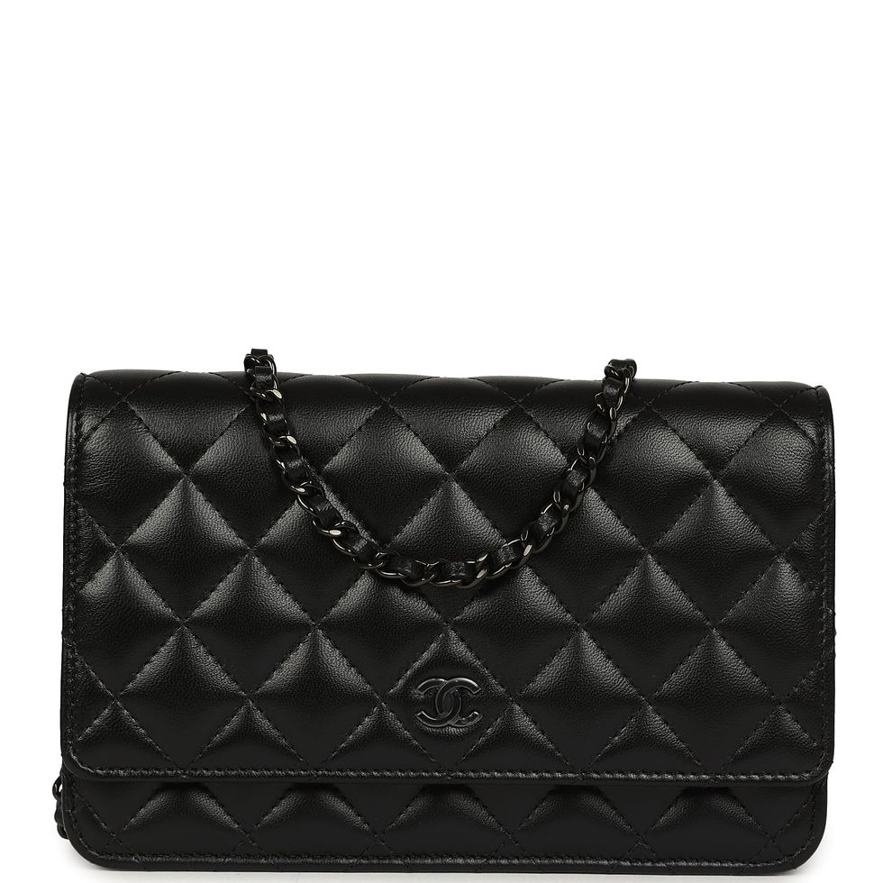 Front view of the wallet on chain in black lambskin with tonal black hardware