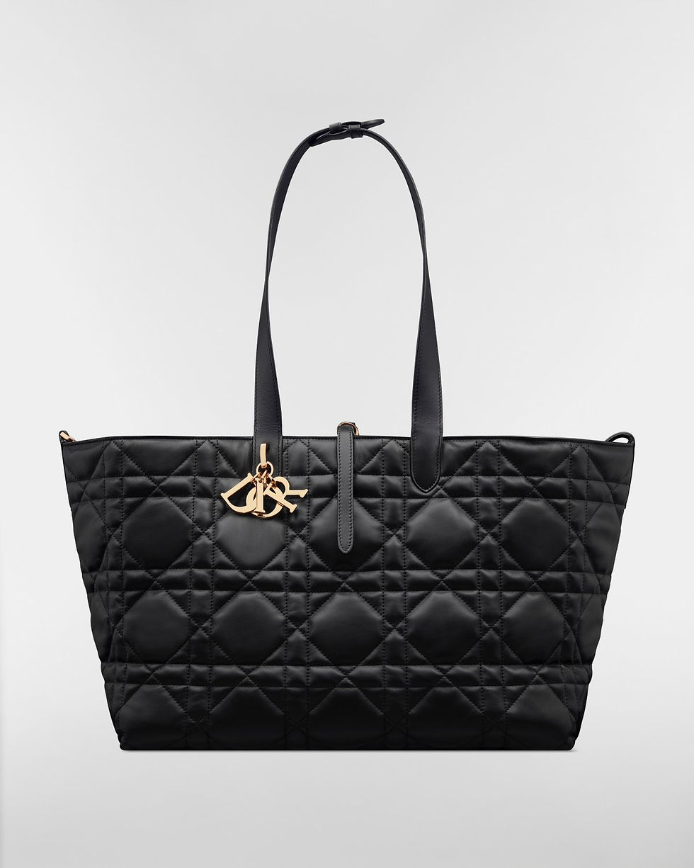 Dior Large Toujours bag in black Macrocannage calfskin – view 2