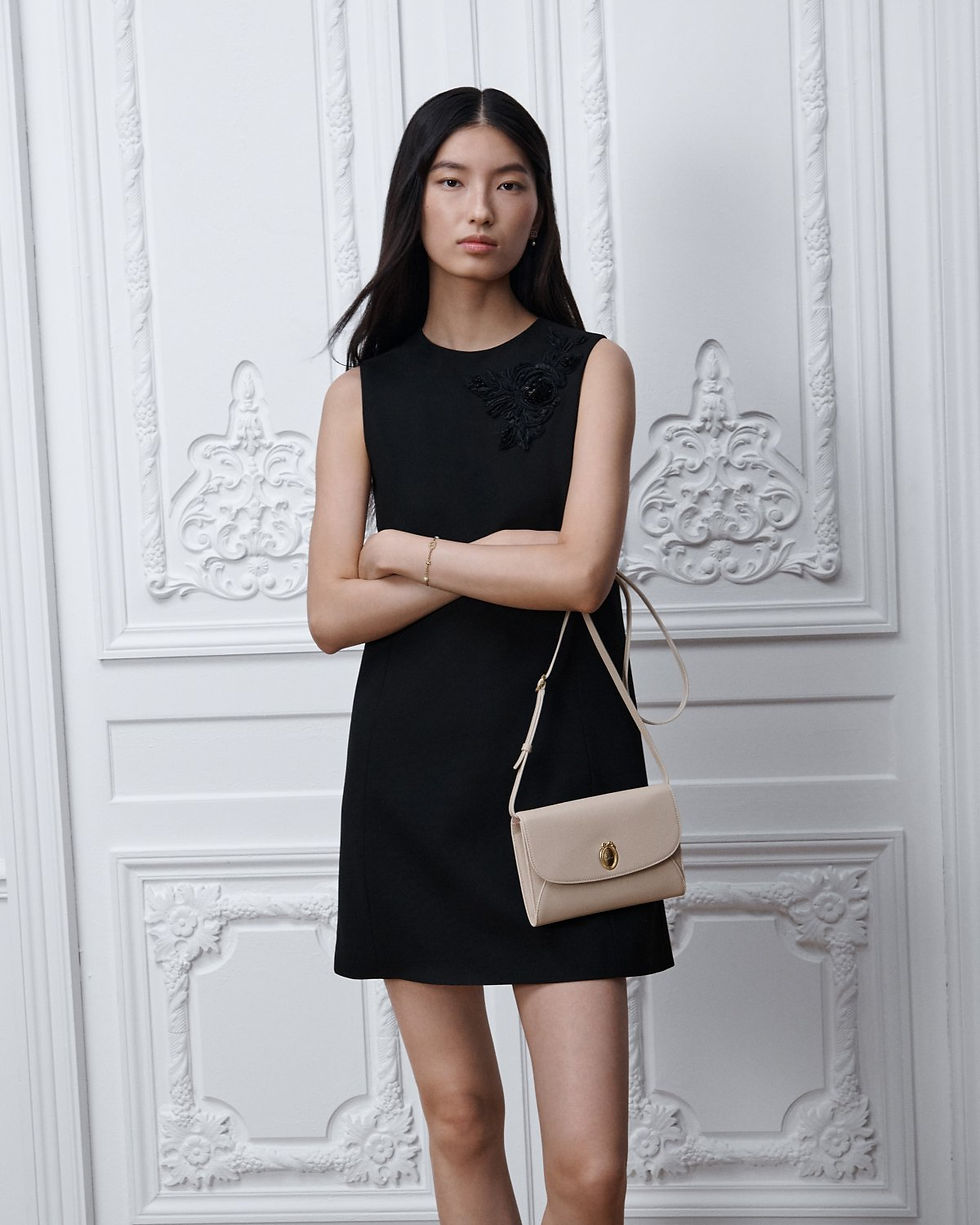 Thumbnail: Dior Médaillon Envelope Pouch with Strap in beige grained calfskin – view 7