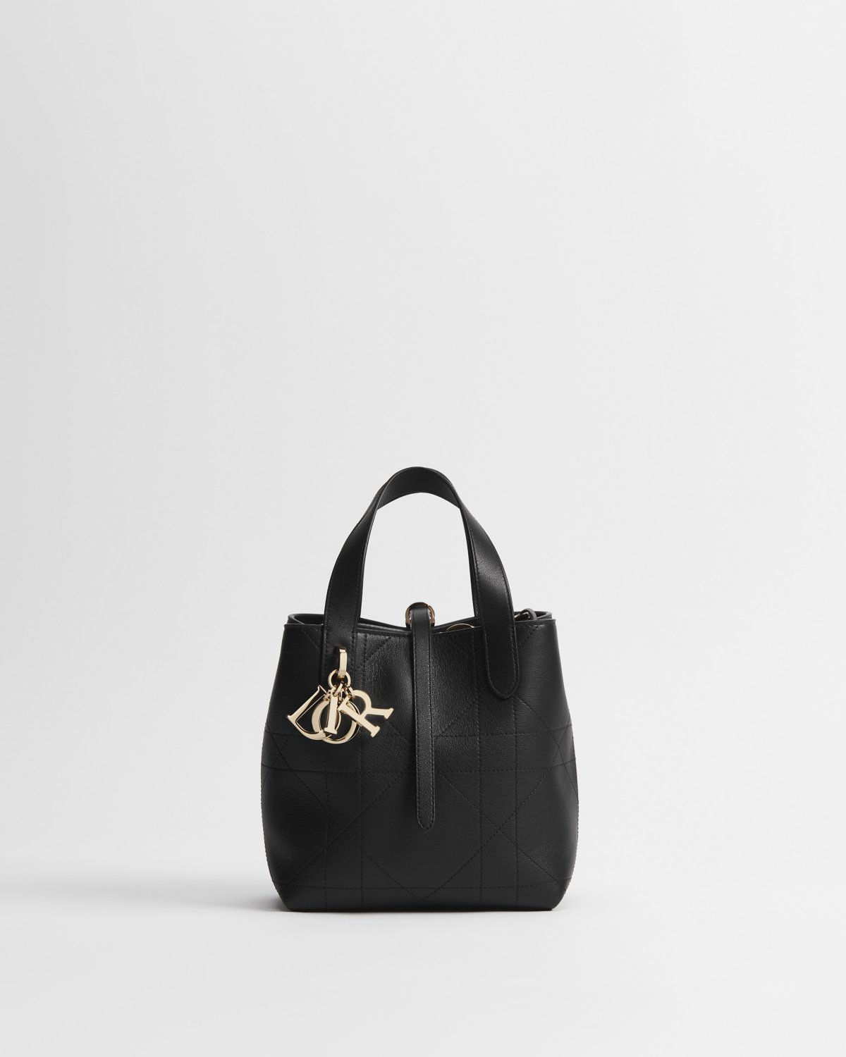 Dior Toujours Small Vertical Tote bag in black Flat Macrocannage calfskin – front view
