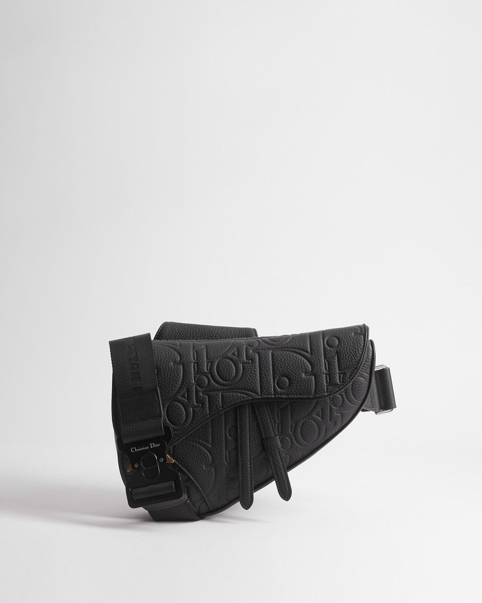 Dior Saddle bag in black Dior Gravity leather – three-quarter view