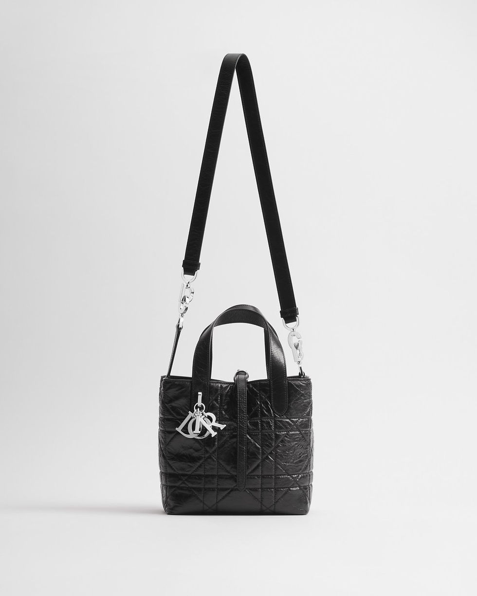 Dior Small Toujours Vertical Tote bag in black crinkled calfskin – view 2
