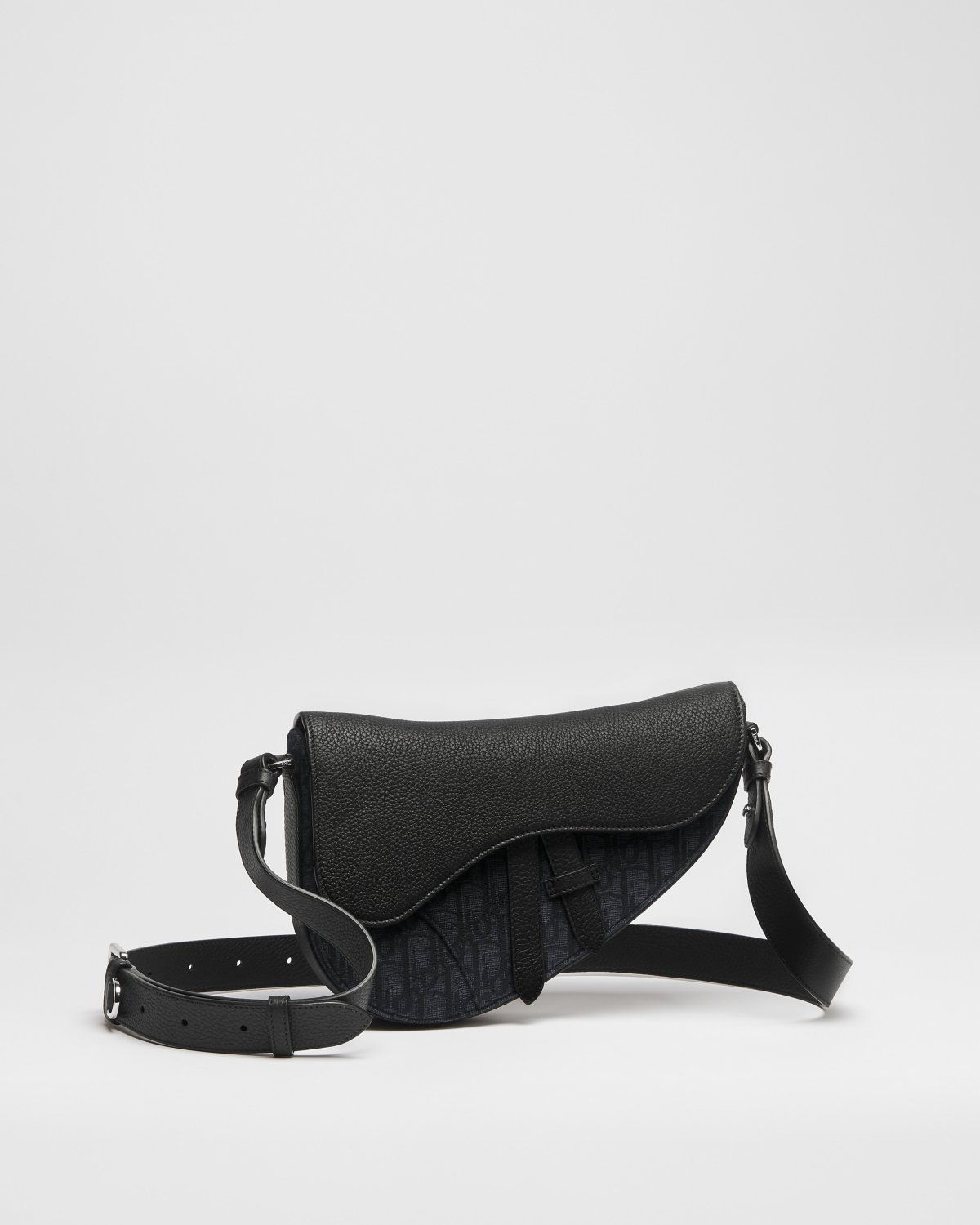 Dior Saddle bag in black Dior Oblique jacquard and Taurillon leather – three-quarter view with strap