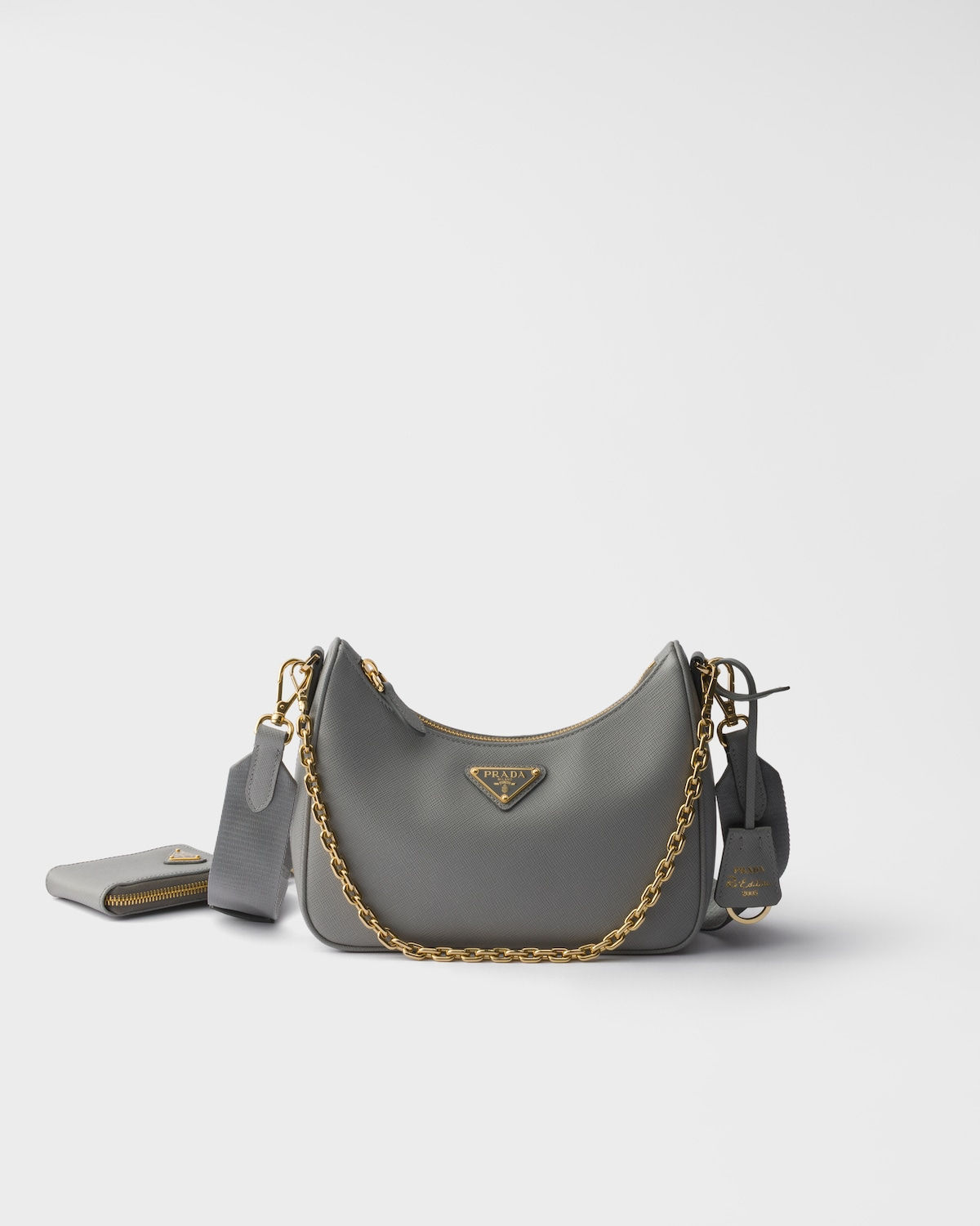 Prada Re-Edition 2005 shoulder bag in cloudy gray Saffiano leather – front view