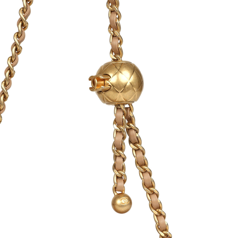 Thumbnail: Detail of the diamond-quilted beige lambskin flap and gold-tone turn-lock clasp