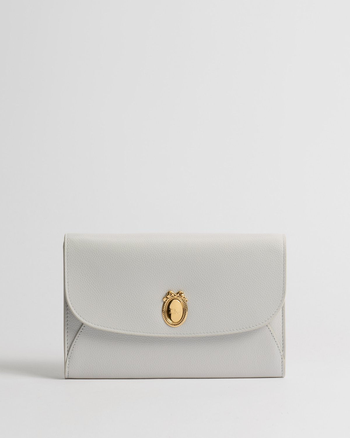 Dior Médaillon Envelope Pouch in grey grained calfskin – front view