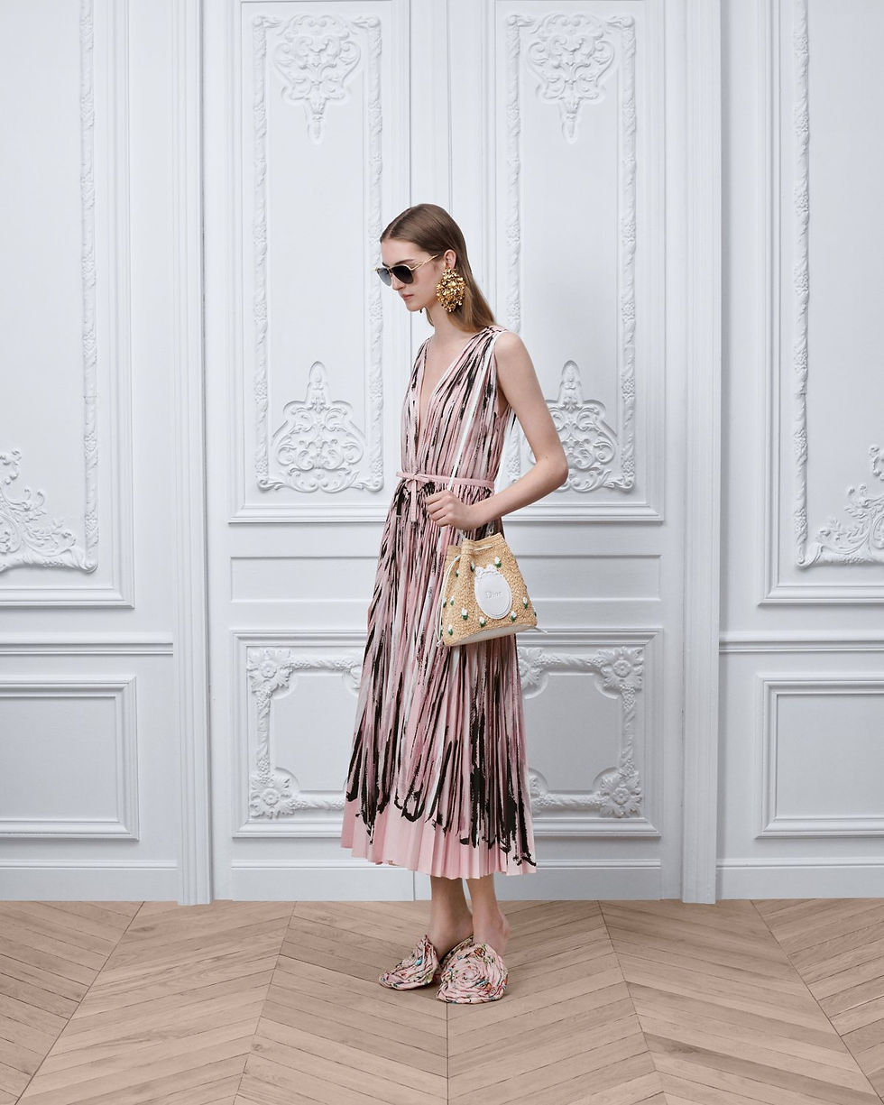 Thumbnail: Dior Dioriviera Blooming mini bucket bag in multicolor raffia with flowers – view 6