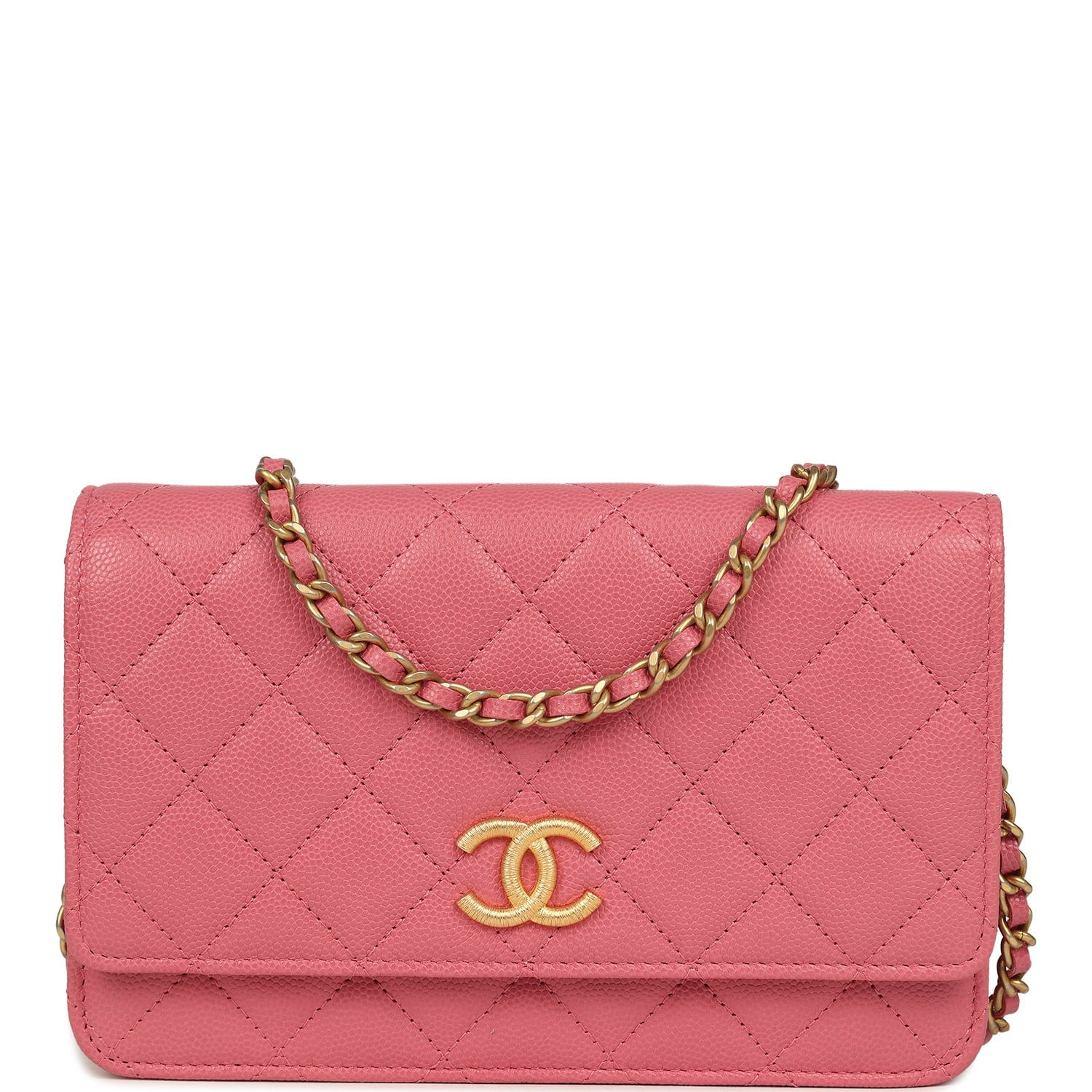 Front view of the wallet on chain in pink caviar leather with brushed gold CC