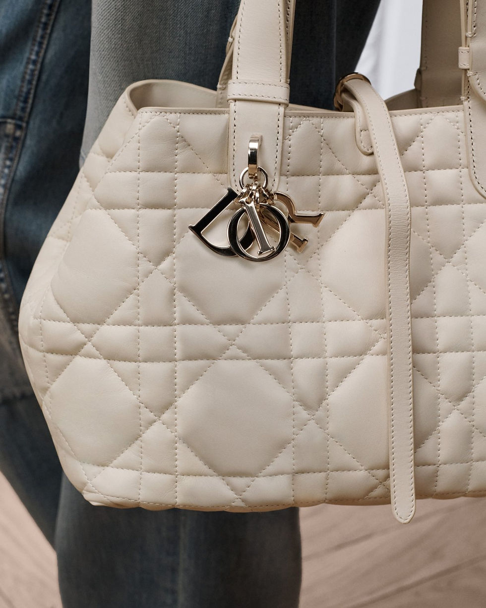 Dior Toujours Medium bag in Craie beige Macrocannage calfskin – view 2