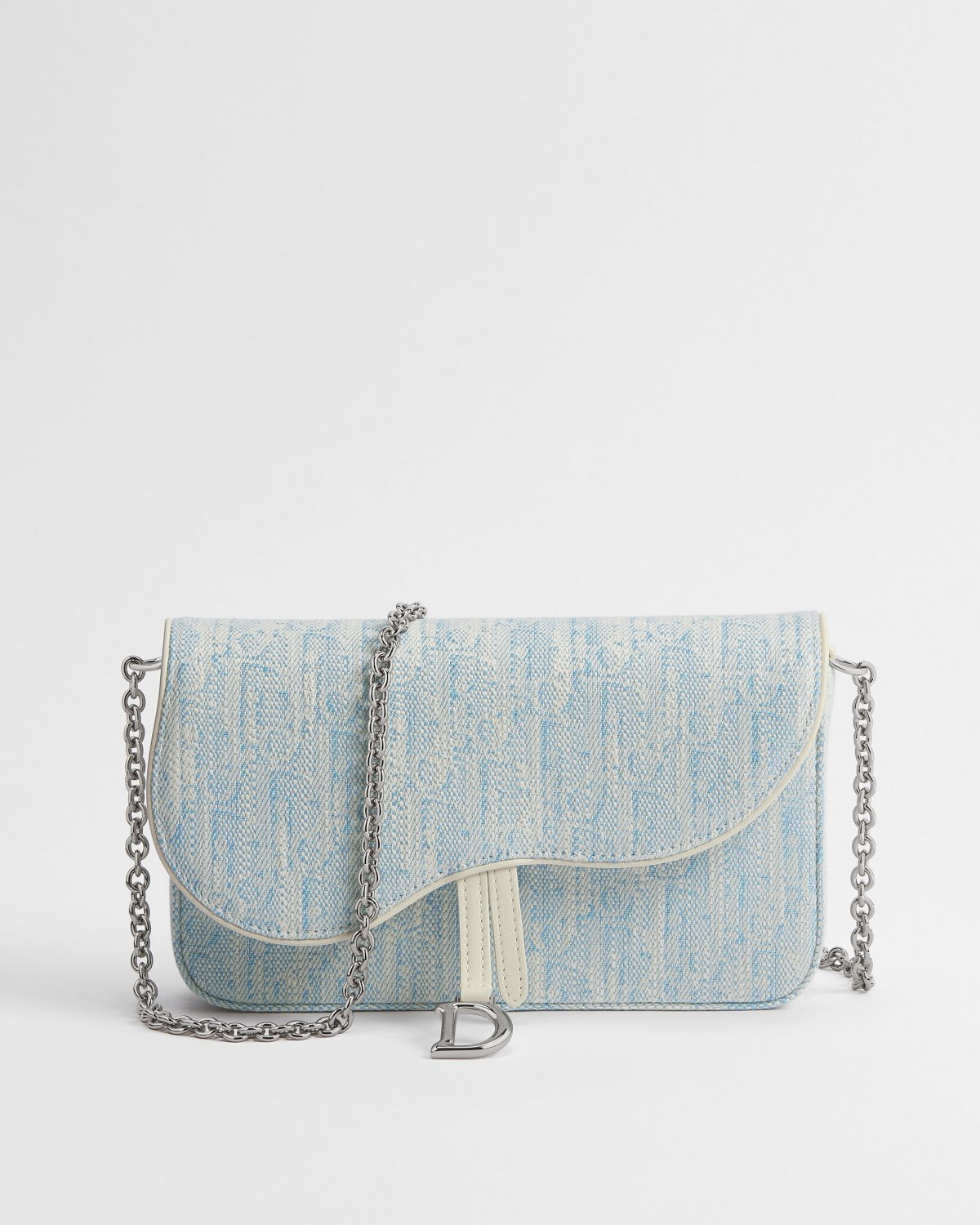 Dior Medium Saddle Pouch with chain in Céleste blue Dior Oblique Washed jacquard – front view