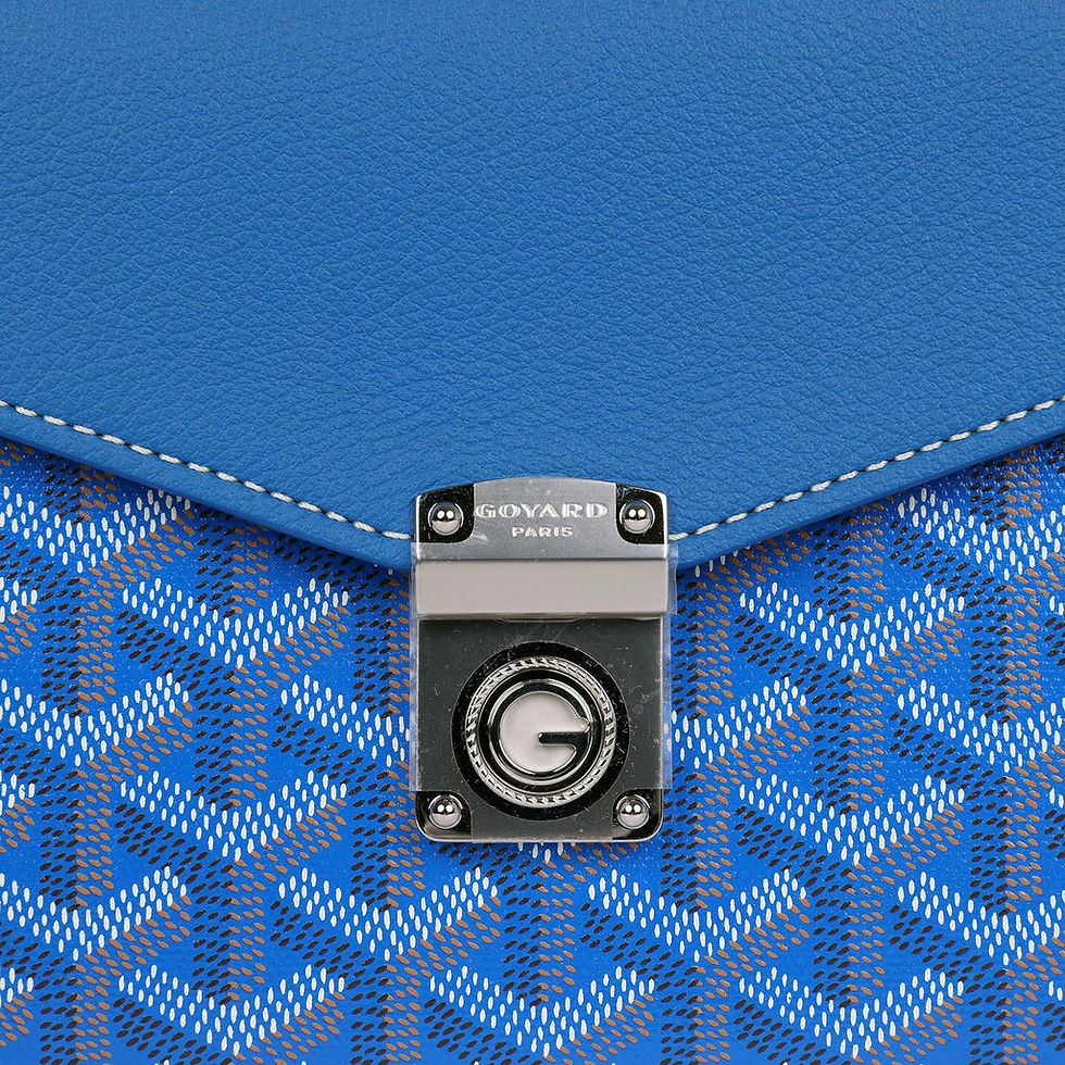 Thumbnail: Detail of the twist-lock closure engraved with the Goyard name