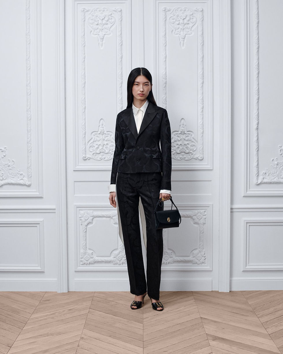 Thumbnail: Dior Médaillon Envelope Pouch with Strap in black grained calfskin – view 6