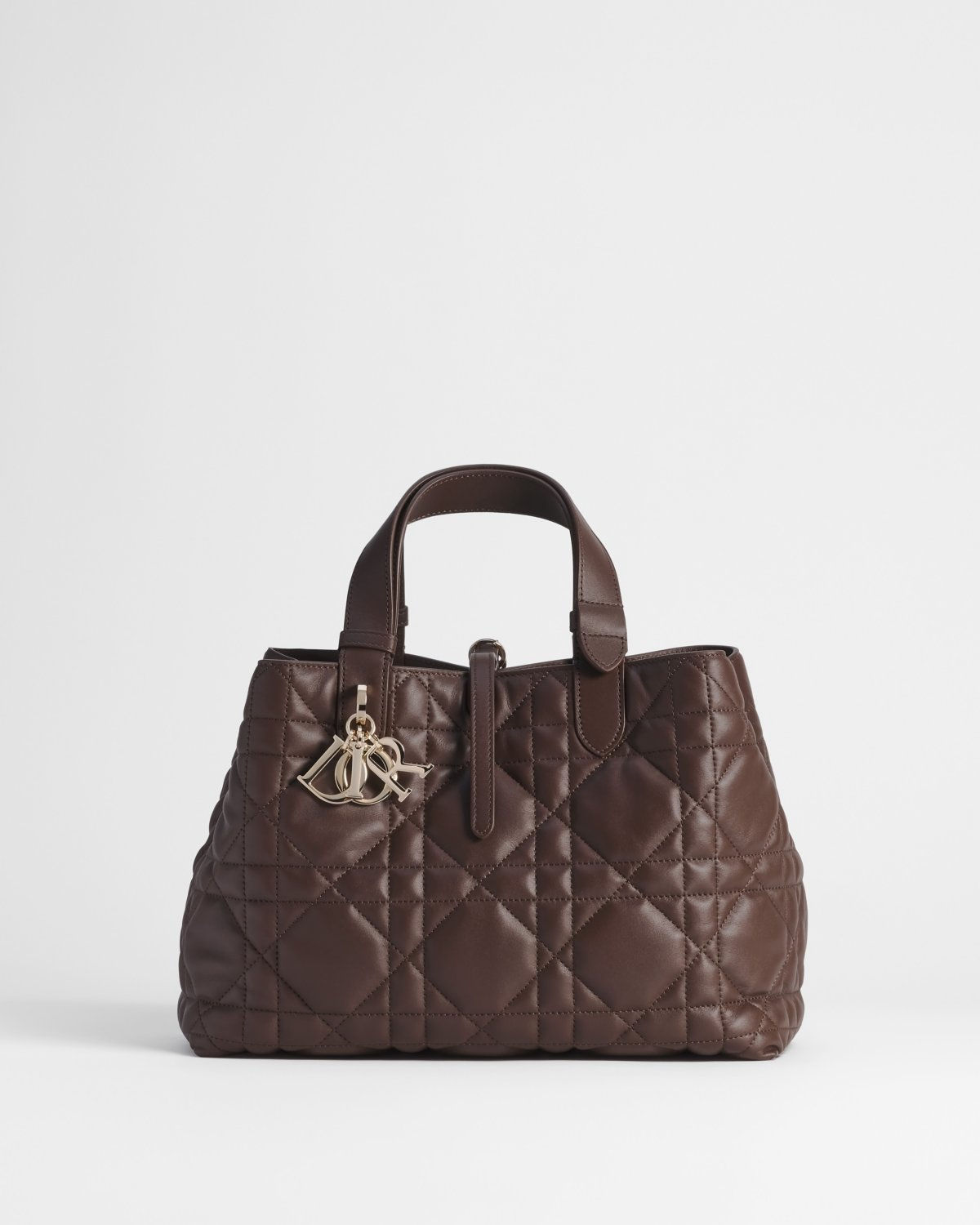 Dior Medium Toujours bag in chocolate Macrocannage calfskin – front view
