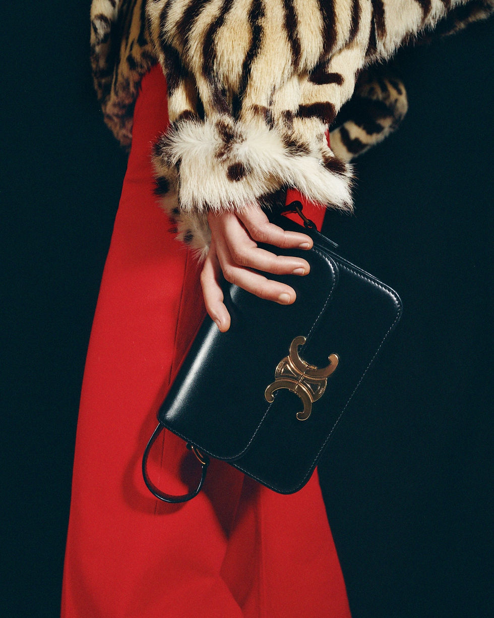 Thumbnail: Celine Teen Triomphe bag in black shiny calfskin – view 6
