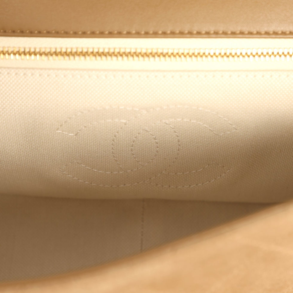 Thumbnail: Interior view of the zipped pocket with its gold-tone leather pull tab