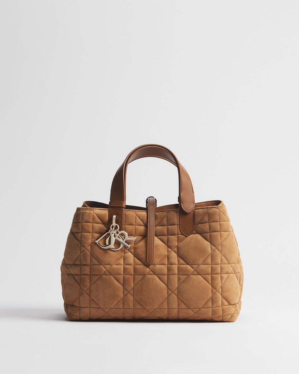Dior Toujours Medium bag in golden saddle Macrocannage suede goatskin – front view