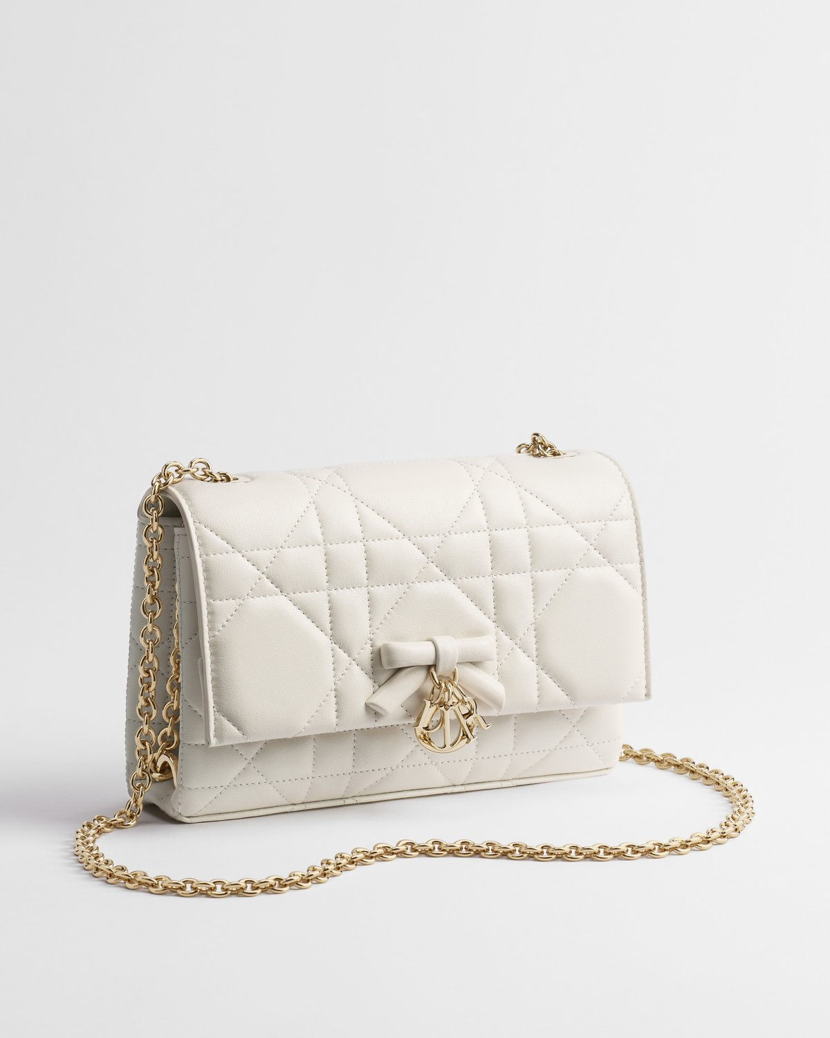 Dior mini bag with chain in white Macrocannage lambskin – front view