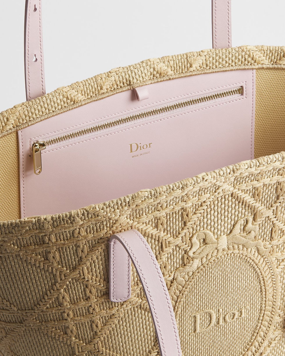 Dior Dioriviera Small Blooming bag in beige raffia-effect Cannage with pink leather – view 2