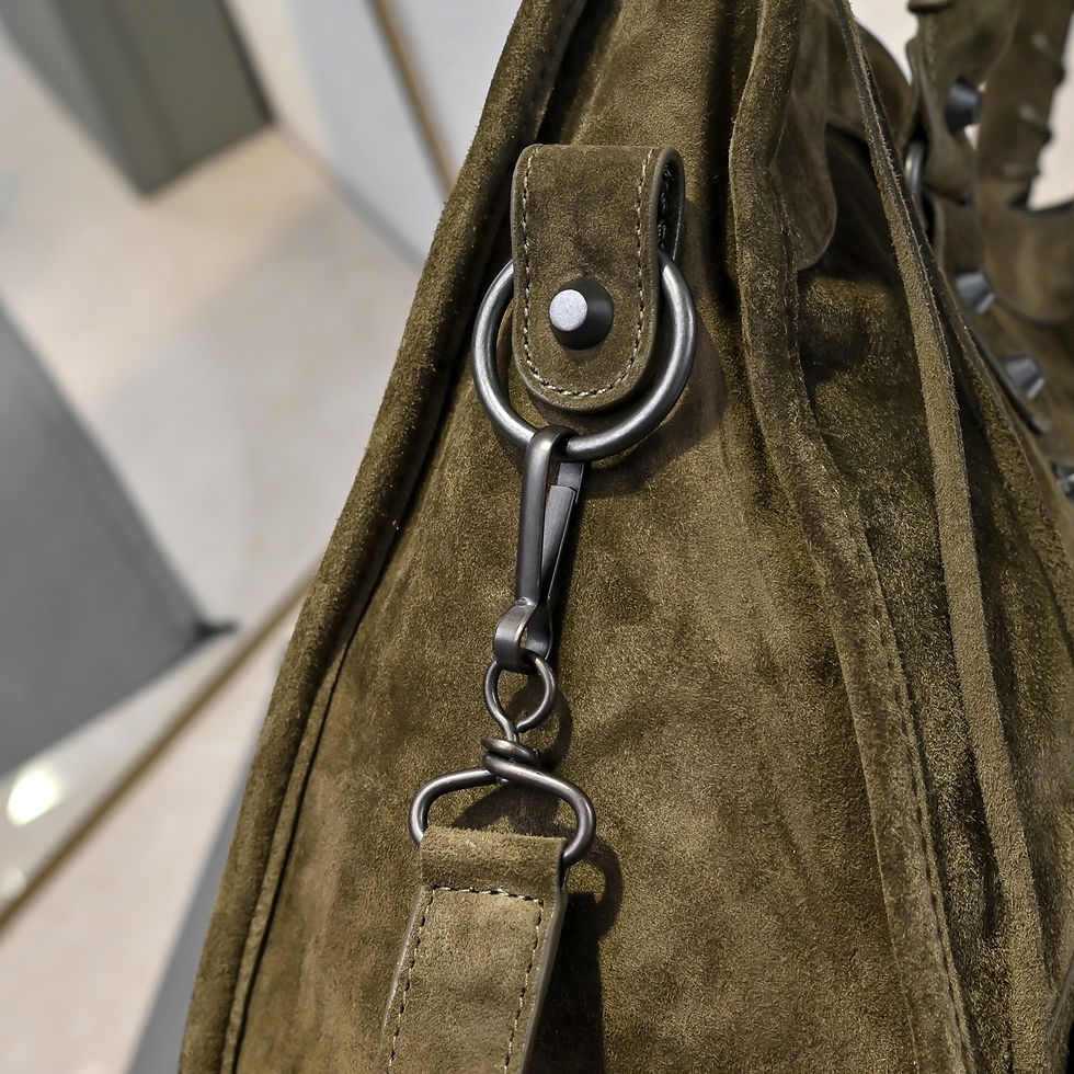 Thumbnail: Balenciaga Le City leather zip-pull and tassel detail