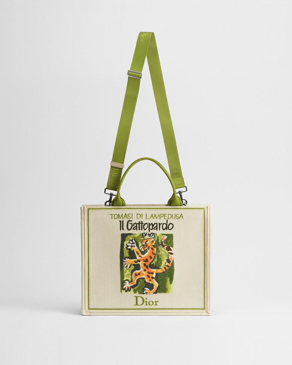 Thumbnail: Dior Medium Book Tote in green cotton with Il Gattopardo cover – view 3