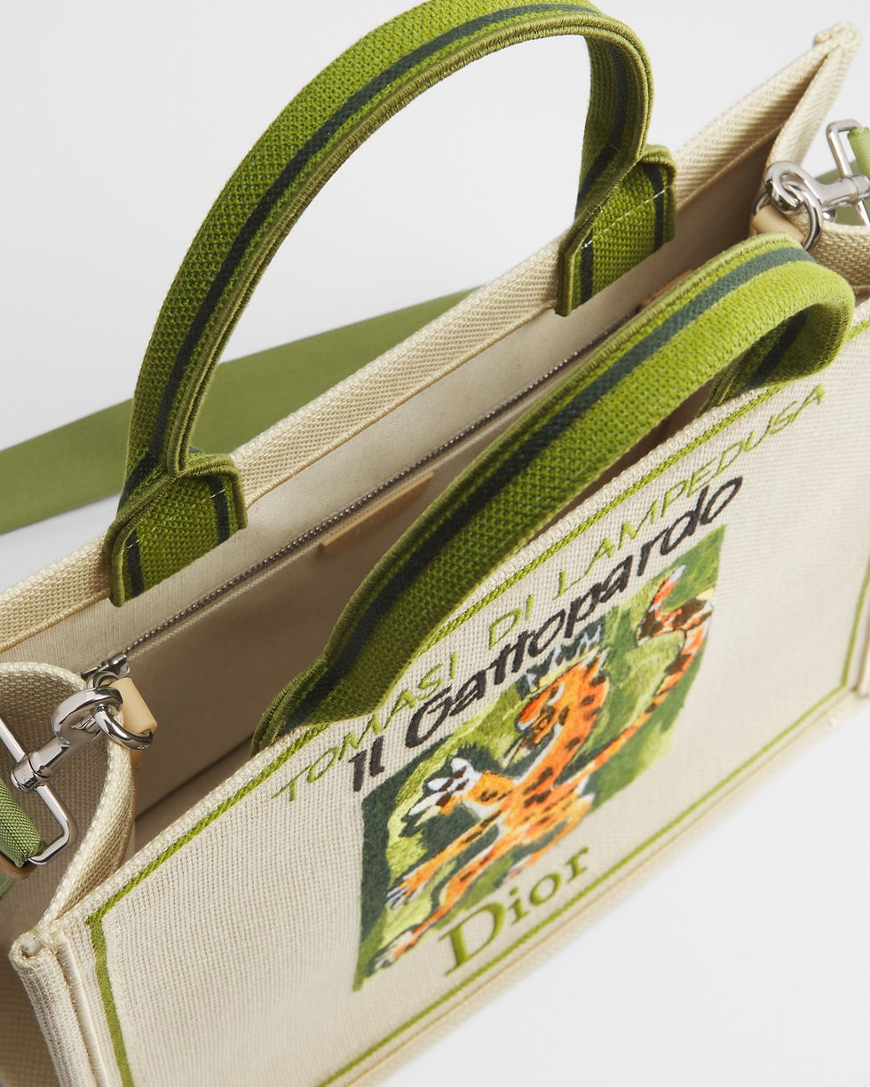 Thumbnail: Dior Medium Book Tote in green cotton with Il Gattopardo cover – view 5