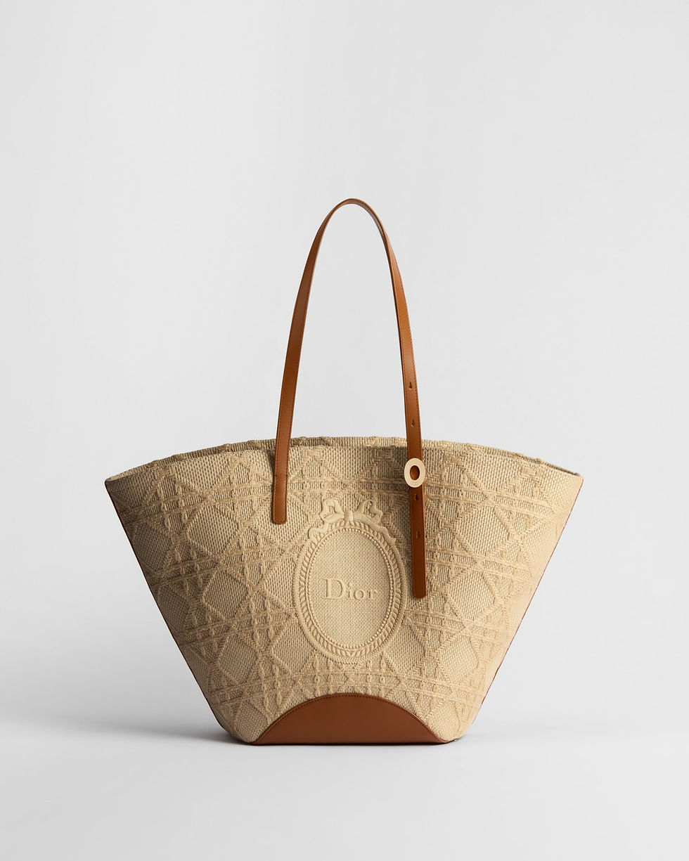 Dior Medium Blooming bag in beige raffia-effect Cannage with brown leather – front view