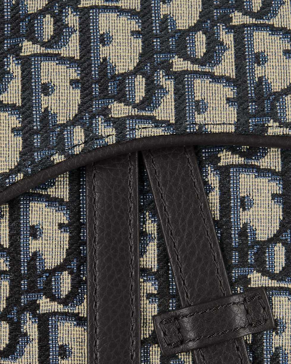 Thumbnail: Dior Saddle bag in beige and black Dior Oblique jacquard – jacquard and flap strap detail