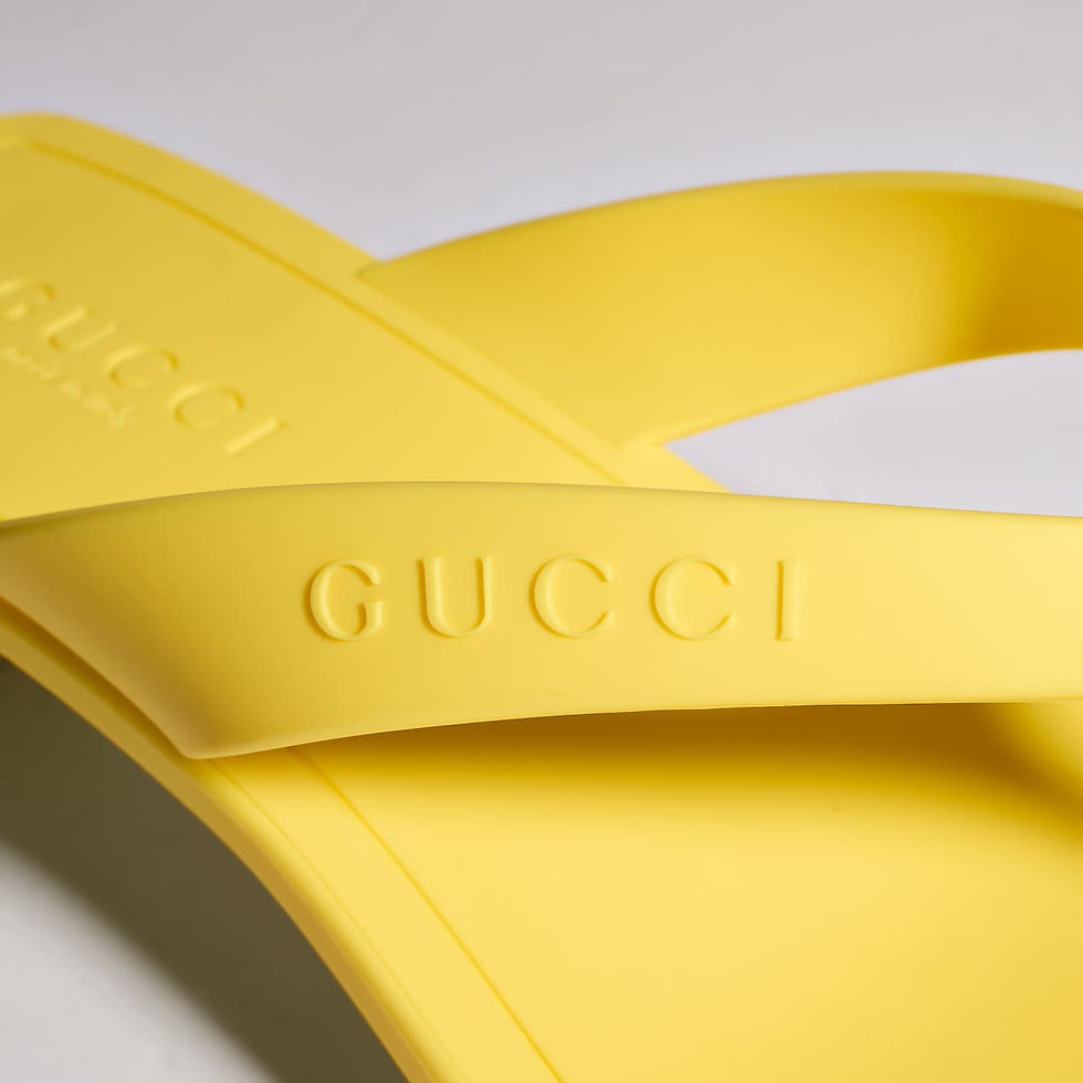Thumbnail: Gucci Women's Vittoria thong - yellow rubber