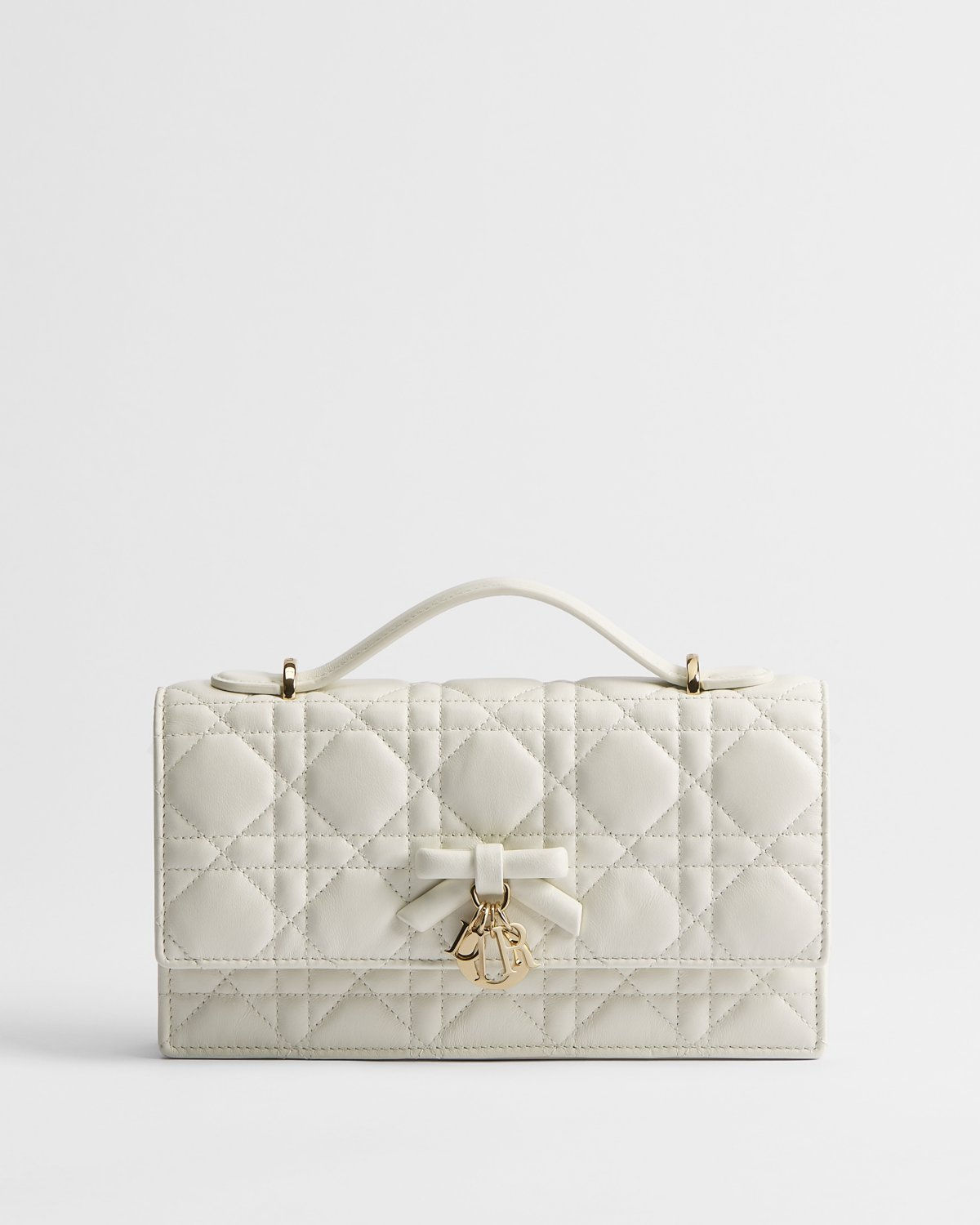 Dior My Dior Mini bag with bow in latte Cannage lambskin – front view