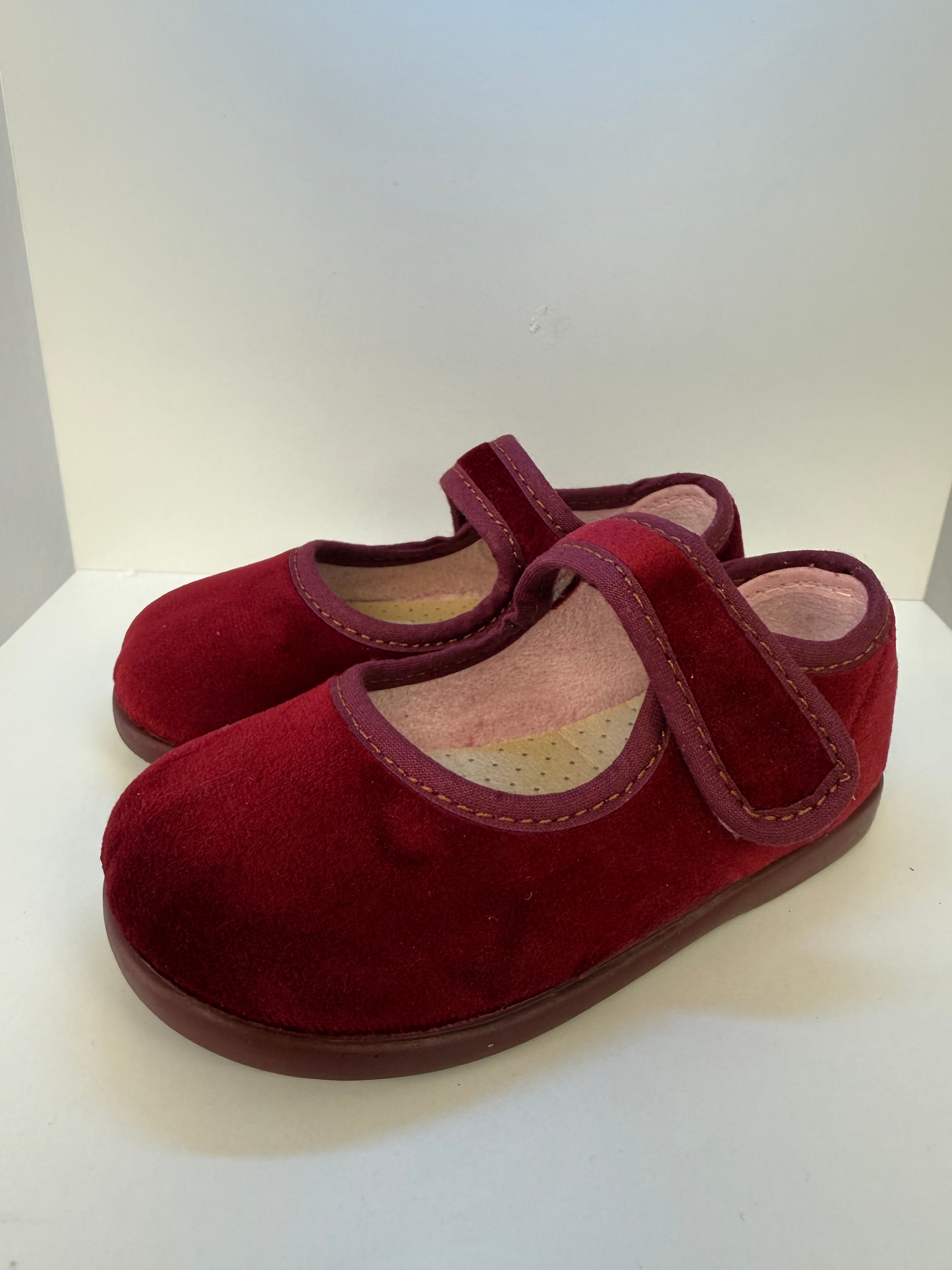 Calzados Fernandez Alonso Mercedita in Velvet Bordeaux