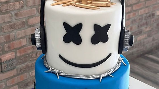Fortnite Cake w/Bullets