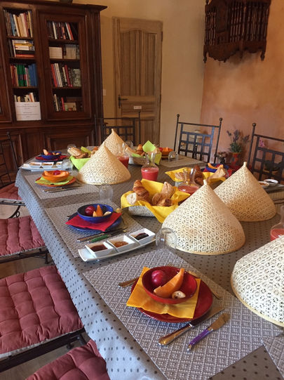 Petit déjeuner dans le salon.jpeg