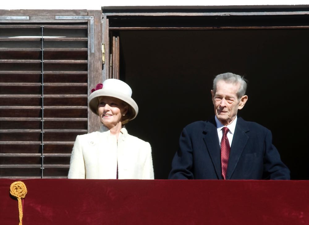 O Rei Miguel I ao lado de sua primogênita, a Princesa Herdeira Margarida da Romênia.