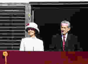 O Rei Miguel I ao lado de sua primogênita, a Princesa Herdeira Margarida da Romênia.