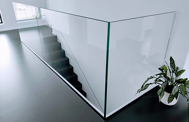 Glazen balustrade