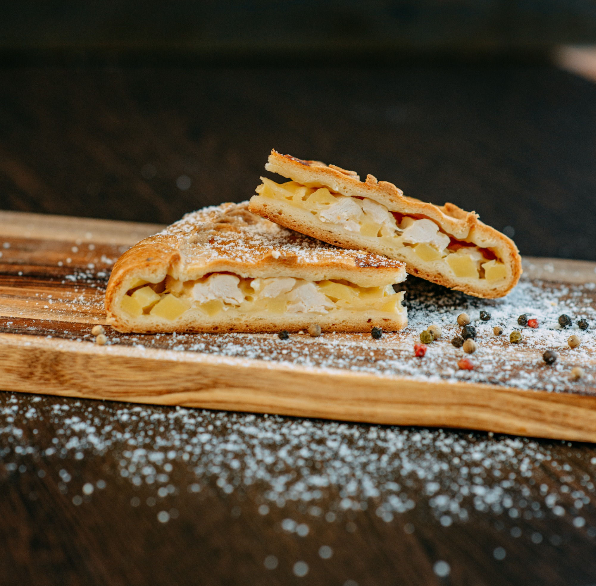 Пирог с рисом, грибами, курицей и сыром моцарелла