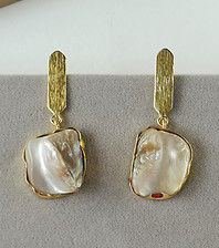 mother-of-pearl-earring-in-gold.jpg