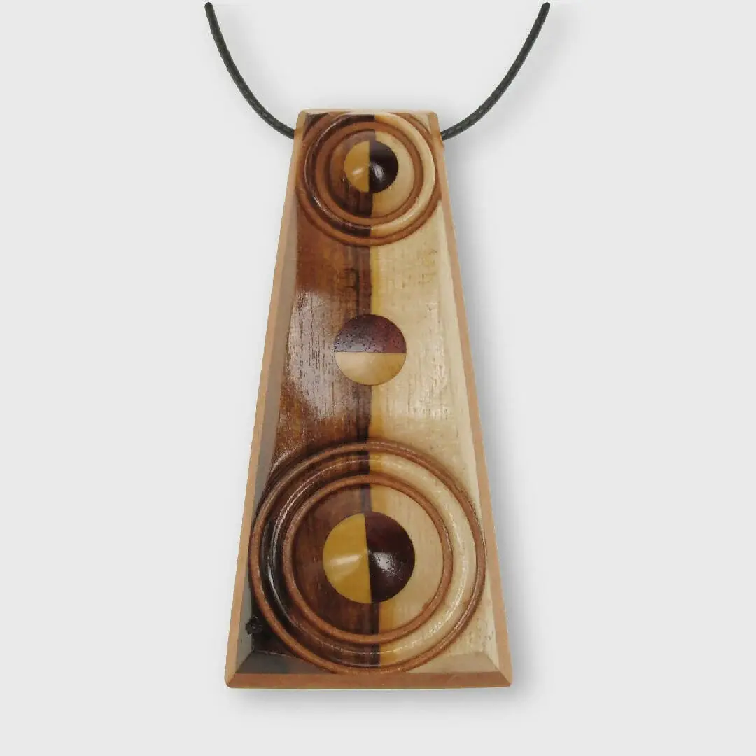 Pendentif en cerisier et pistachier térébinthe