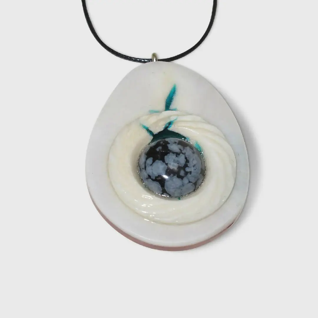 Pendentif ivoire végétal et obsidienne Snow flakes